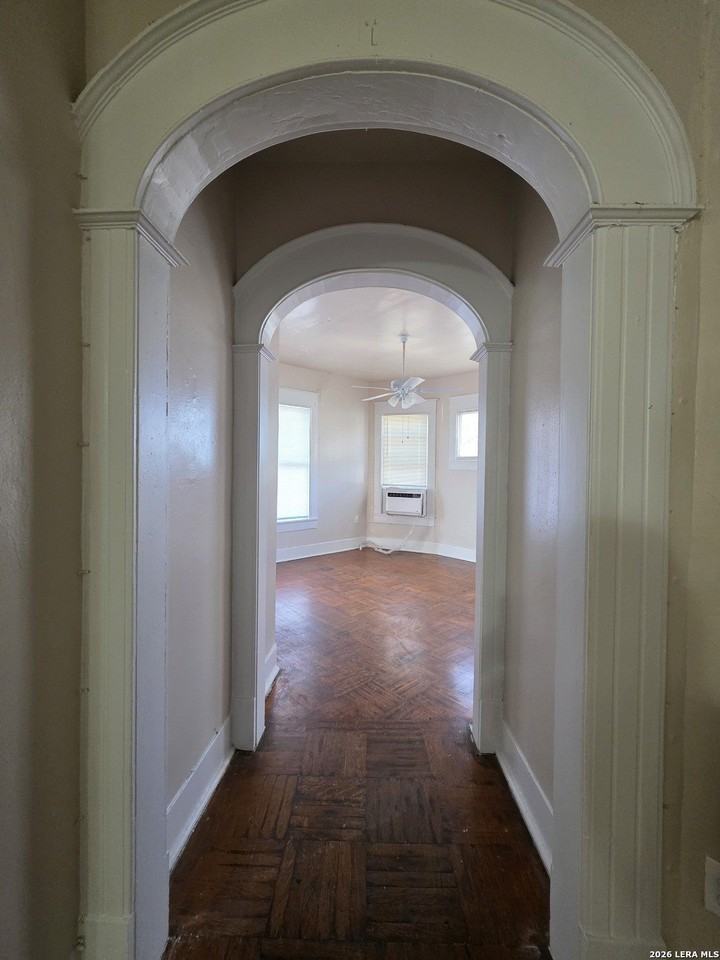 124 E Ashby Pl Apt 6 - Photo 2 of 23