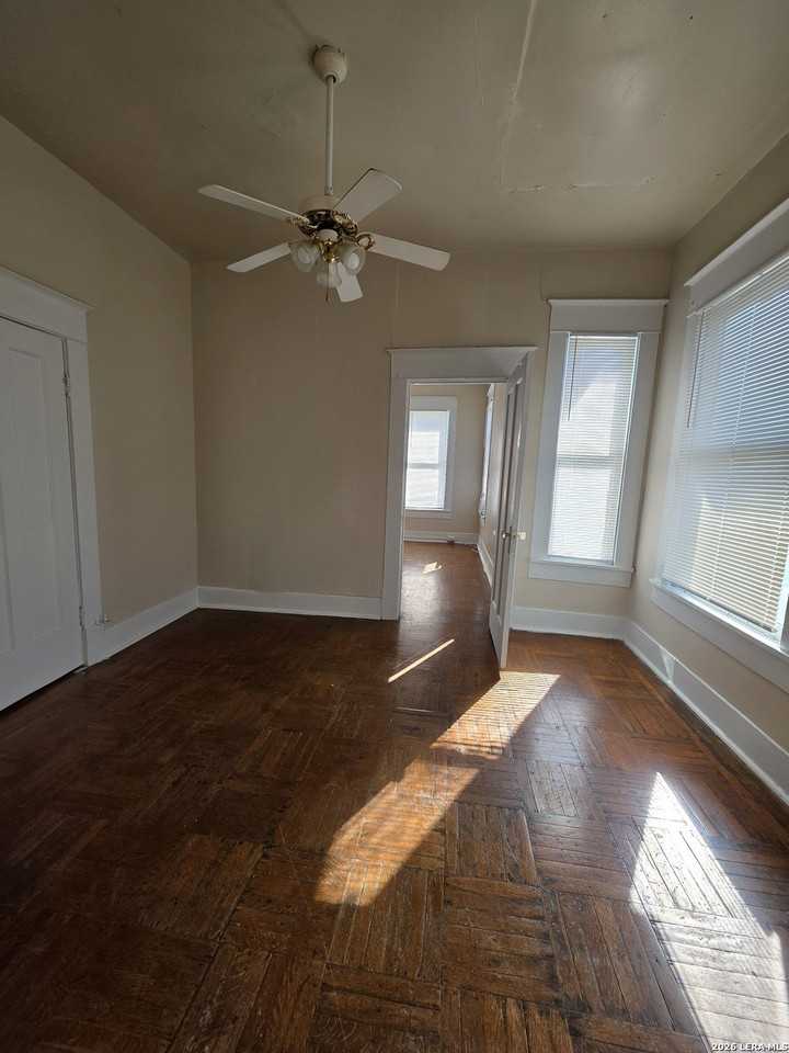 124 E Ashby Pl Apt 6 - Photo 4 of 23