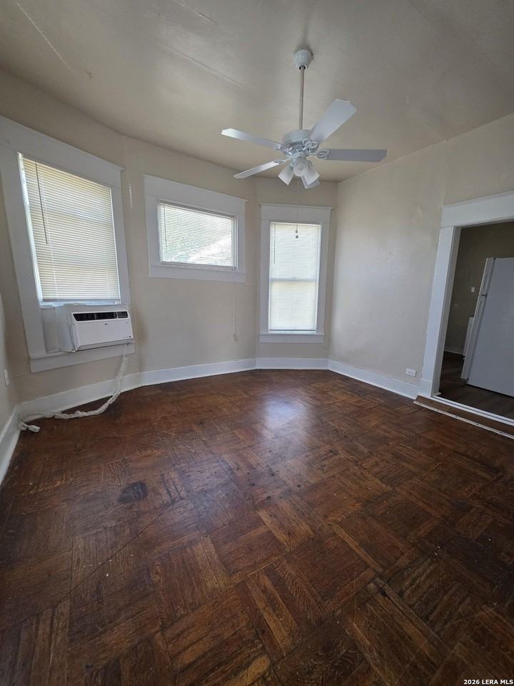 124 E Ashby Pl Apt 6 - Photo 6 of 23