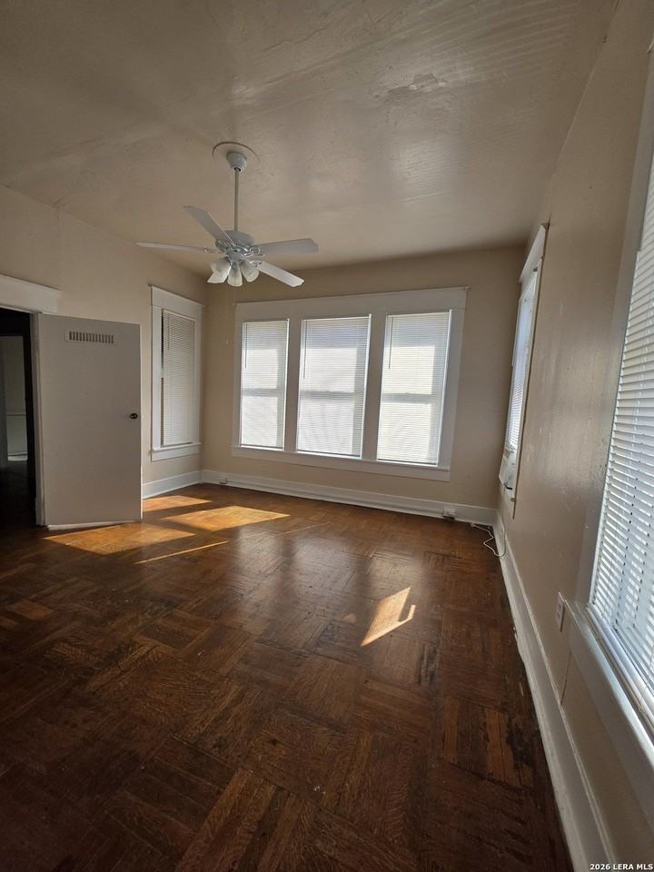 124 E Ashby Pl Apt 6 - Photo 7 of 23