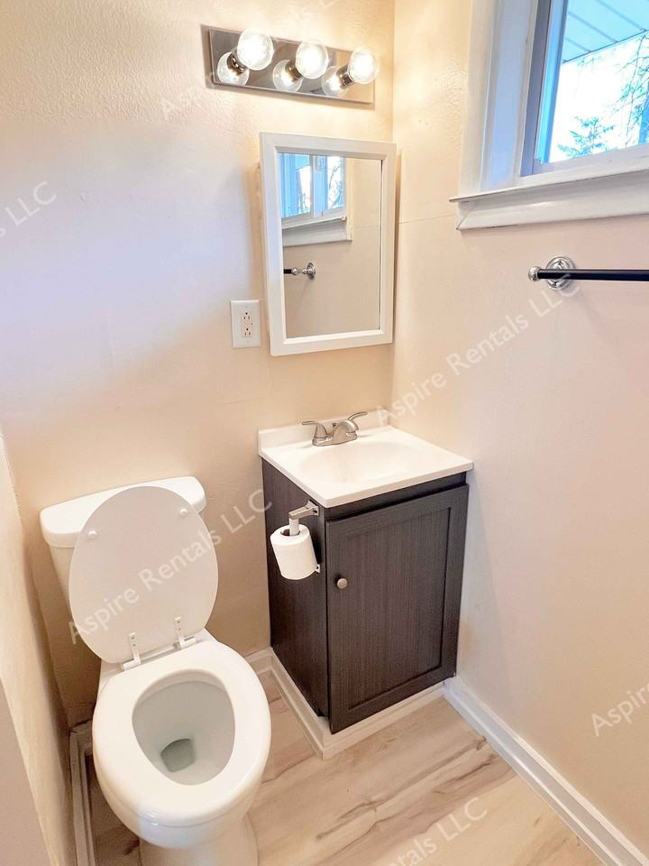 214 W Worley St #214 - Photo 2 of 9