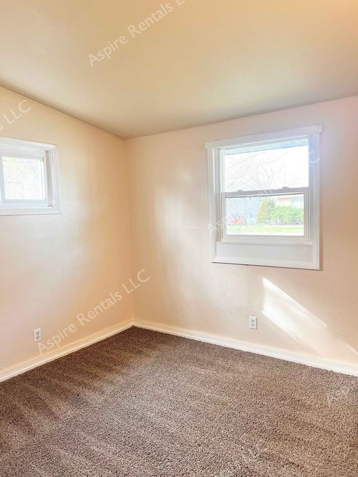 214 W Worley St #214 - Photo 4 of 9