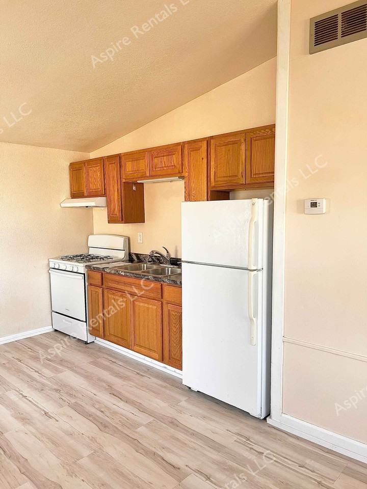 214 W Worley St #214 - Photo 7 of 9