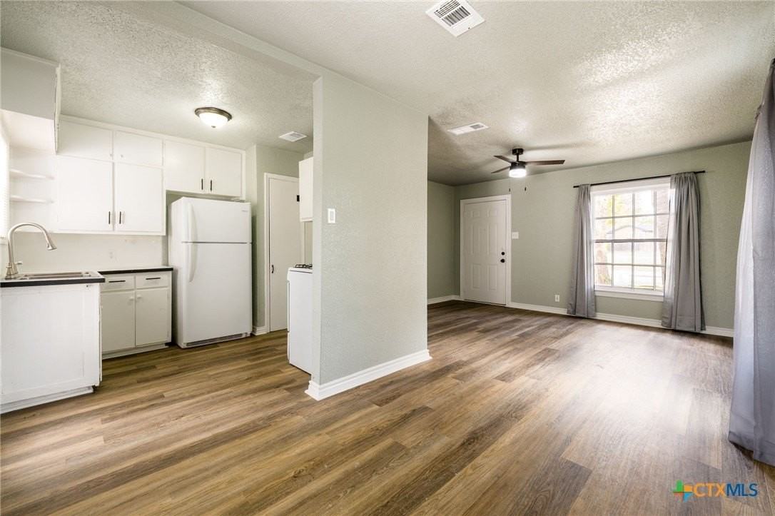 1108 Stewart St - Photo 5 of 14