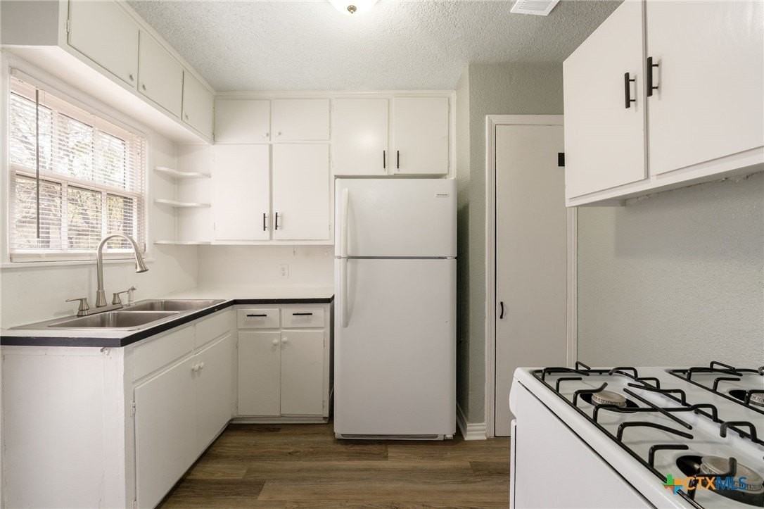 1108 Stewart St - Photo 6 of 14