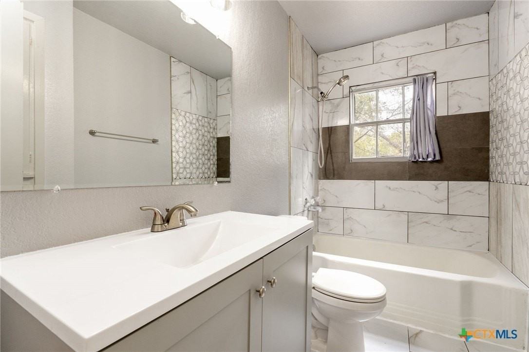 1108 Stewart St - Photo 7 of 14