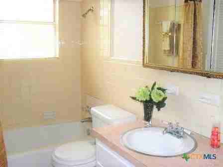 803 Carmen St - Photo 7 of 13