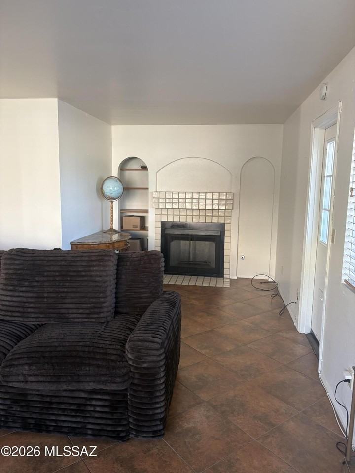 2284 W Paseo Cielo - Photo 4 of 21