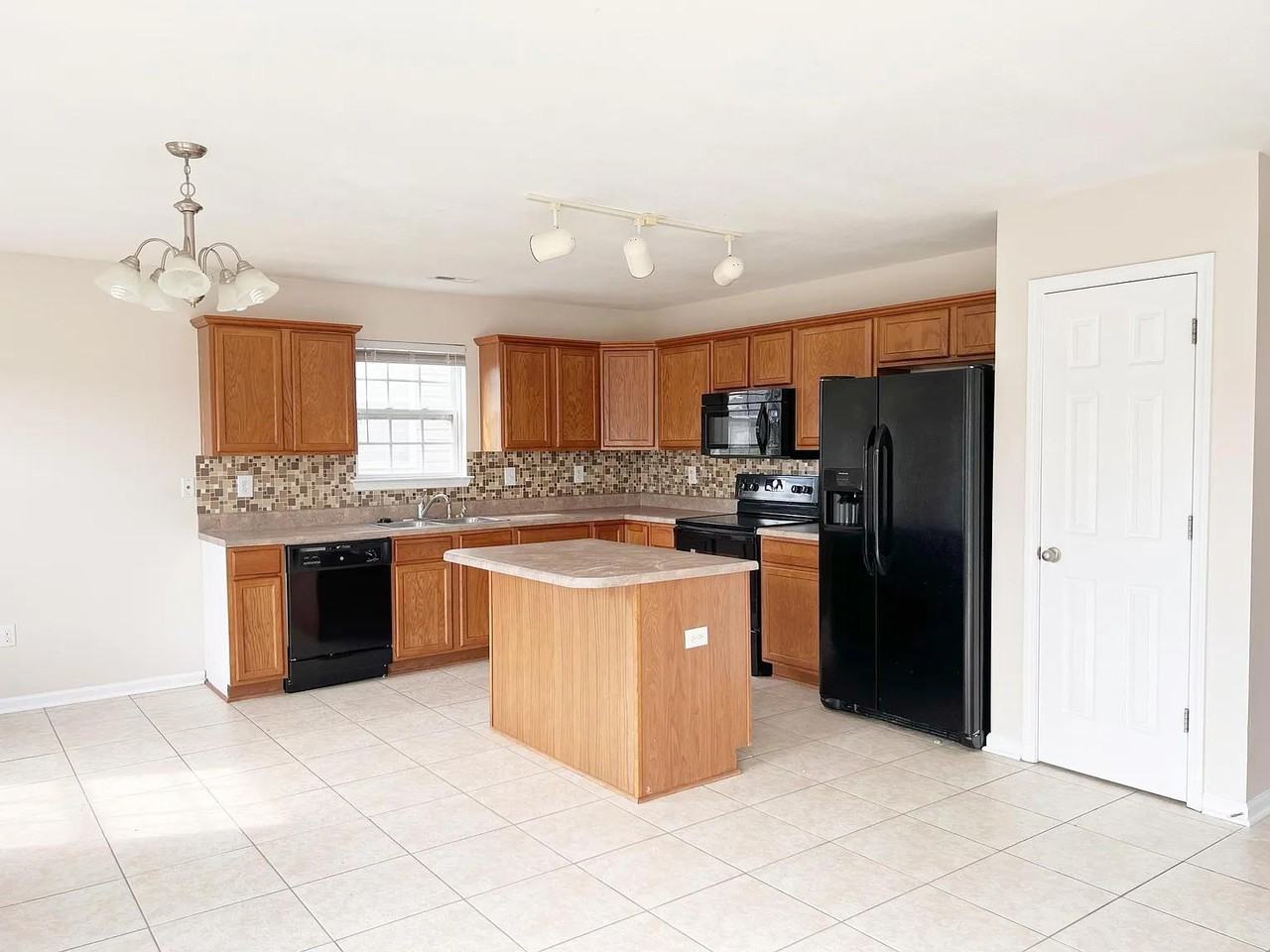 616 Fountainbrook Ln #1 - Photo 6 of 49