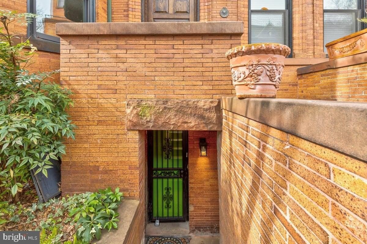 1408 21st St Nw Apt A - Photo 2 of 17