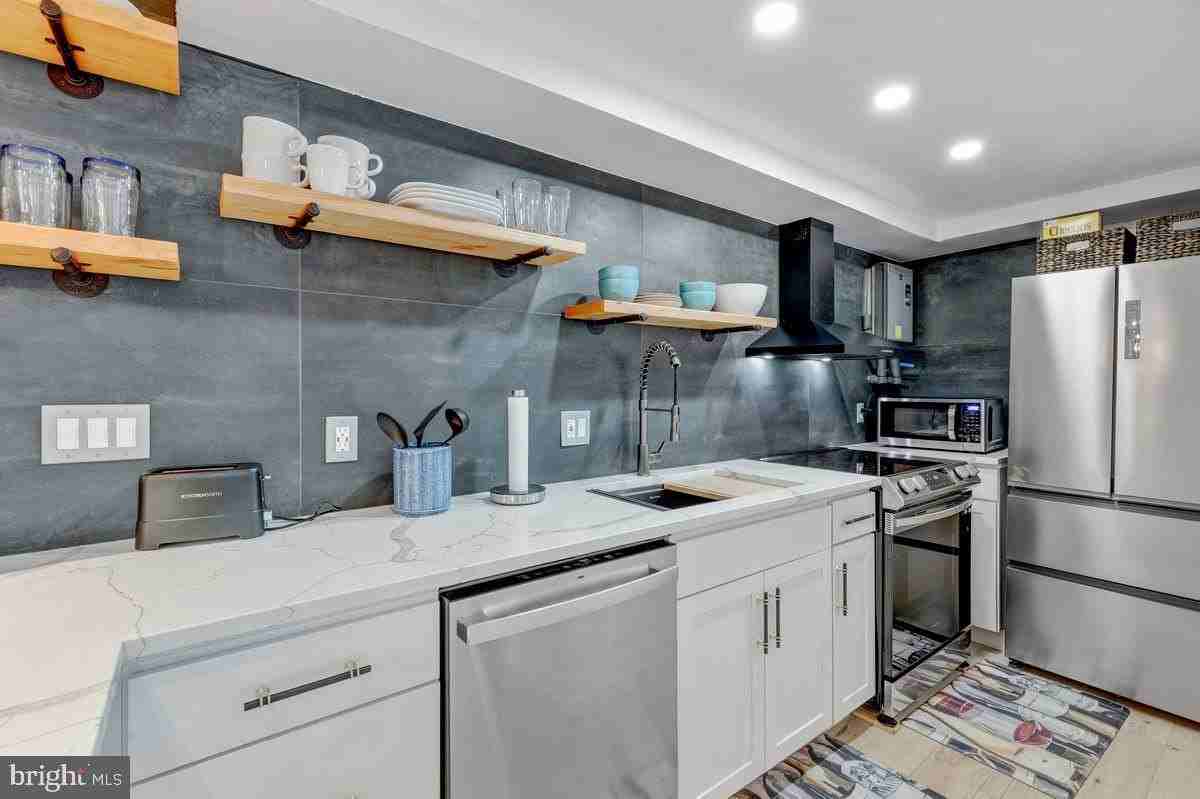 1408 21st St Nw Apt A - Photo 4 of 17