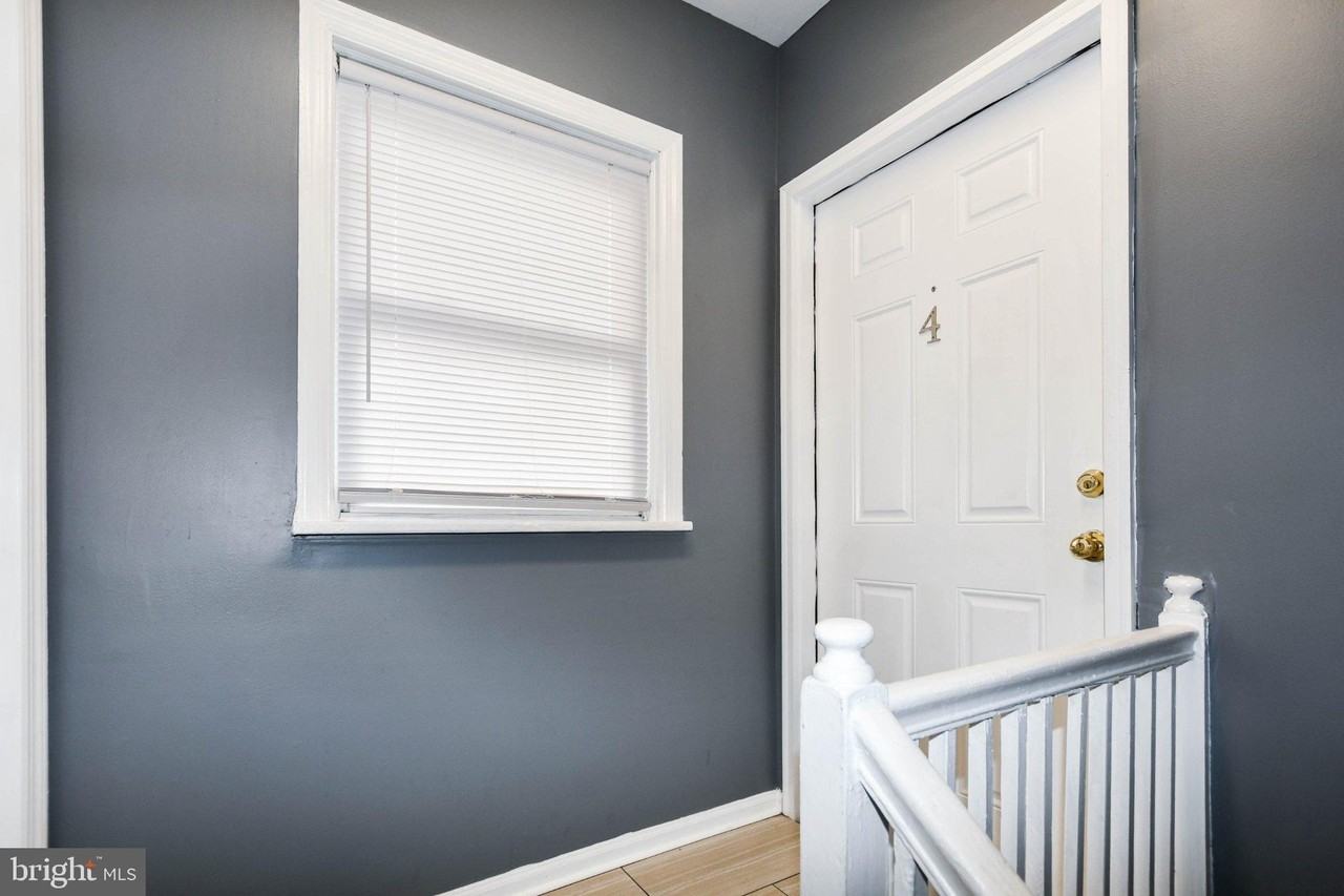 554 Newcomb St Se Apt 4 - Photo 4 of 20