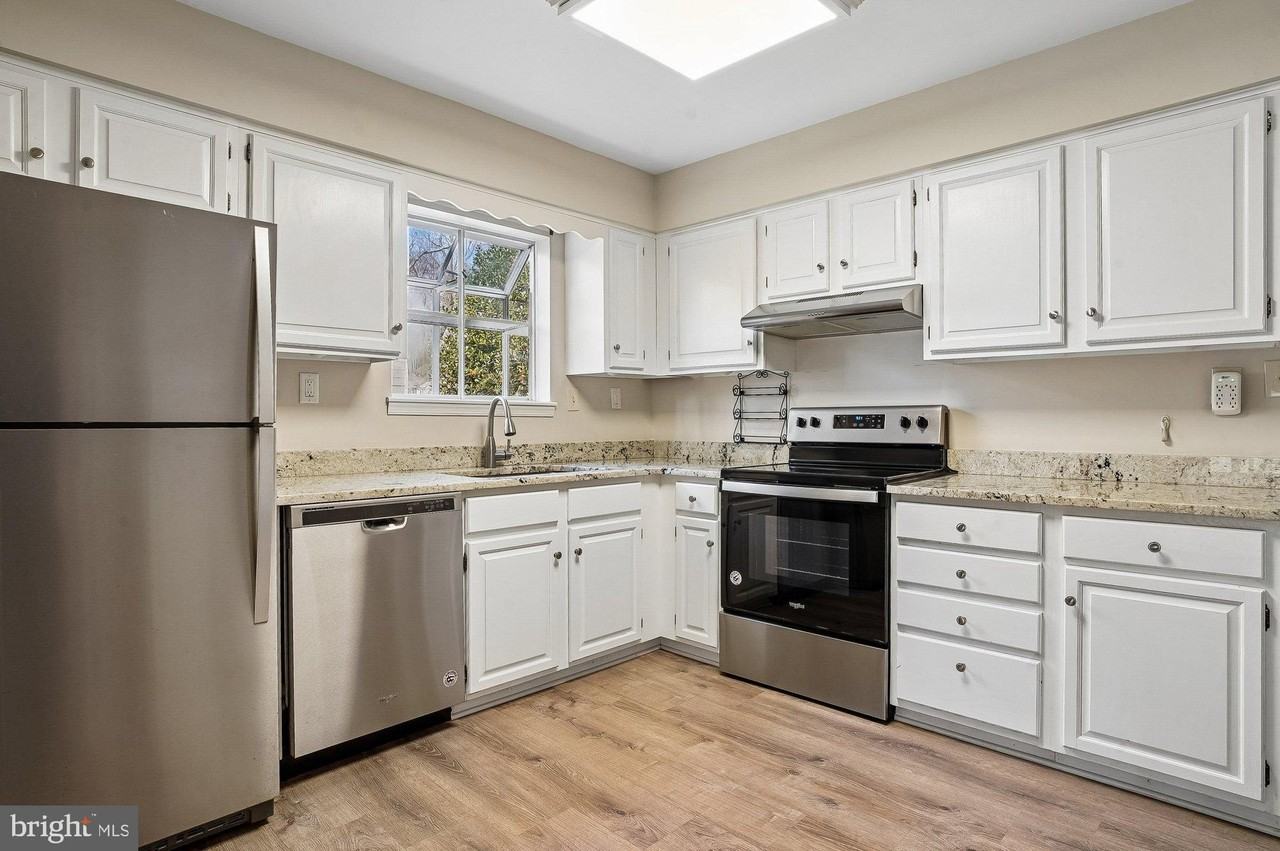 123 Lee Dr - Photo 5 of 41