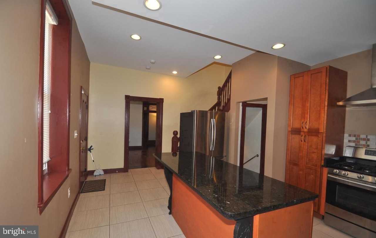 804 Hollins St Apt 1 - Photo 2 of 12