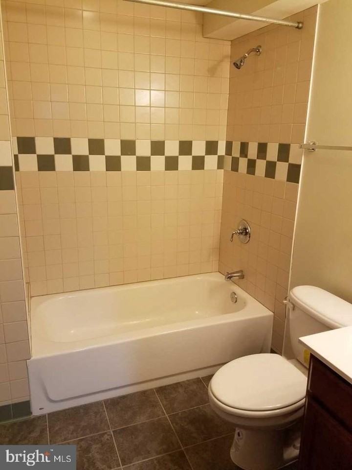 804 Hollins St Apt 1 - Photo 5 of 12