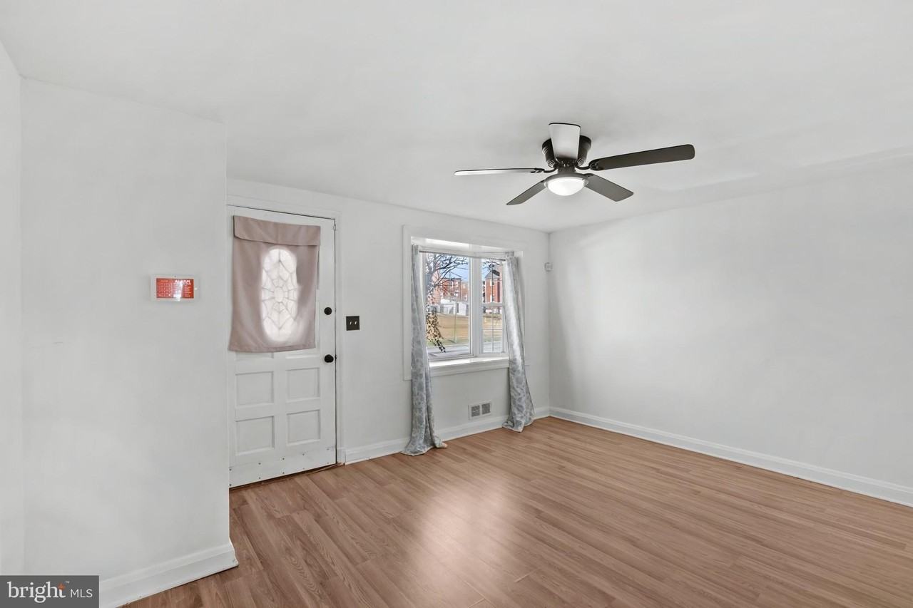 749 S Woodington Rd - Photo 3 of 18