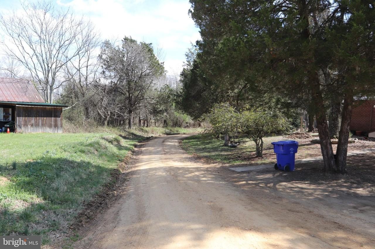 9540 Greenfield Rd - Photo 3 of 37