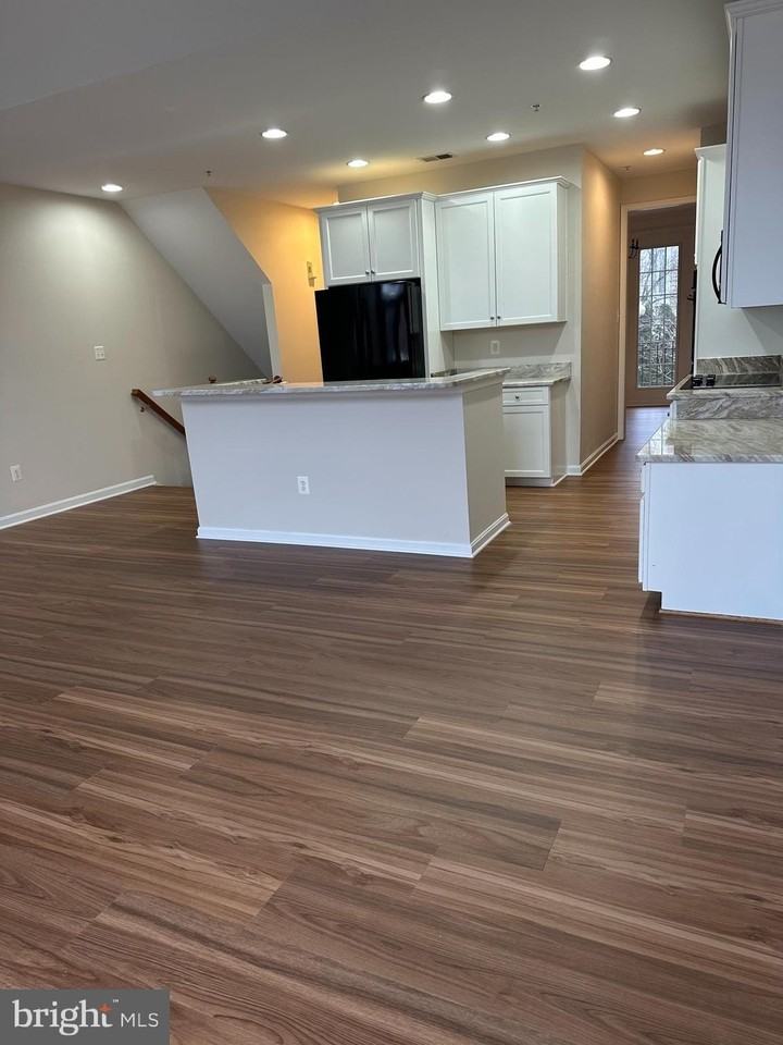 3611 Sprigg St S - Photo 7 of 42