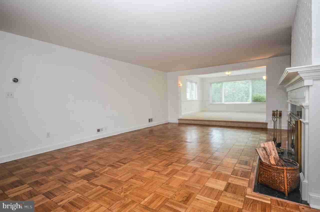 3313 Coquelin Ter - Photo 5 of 44