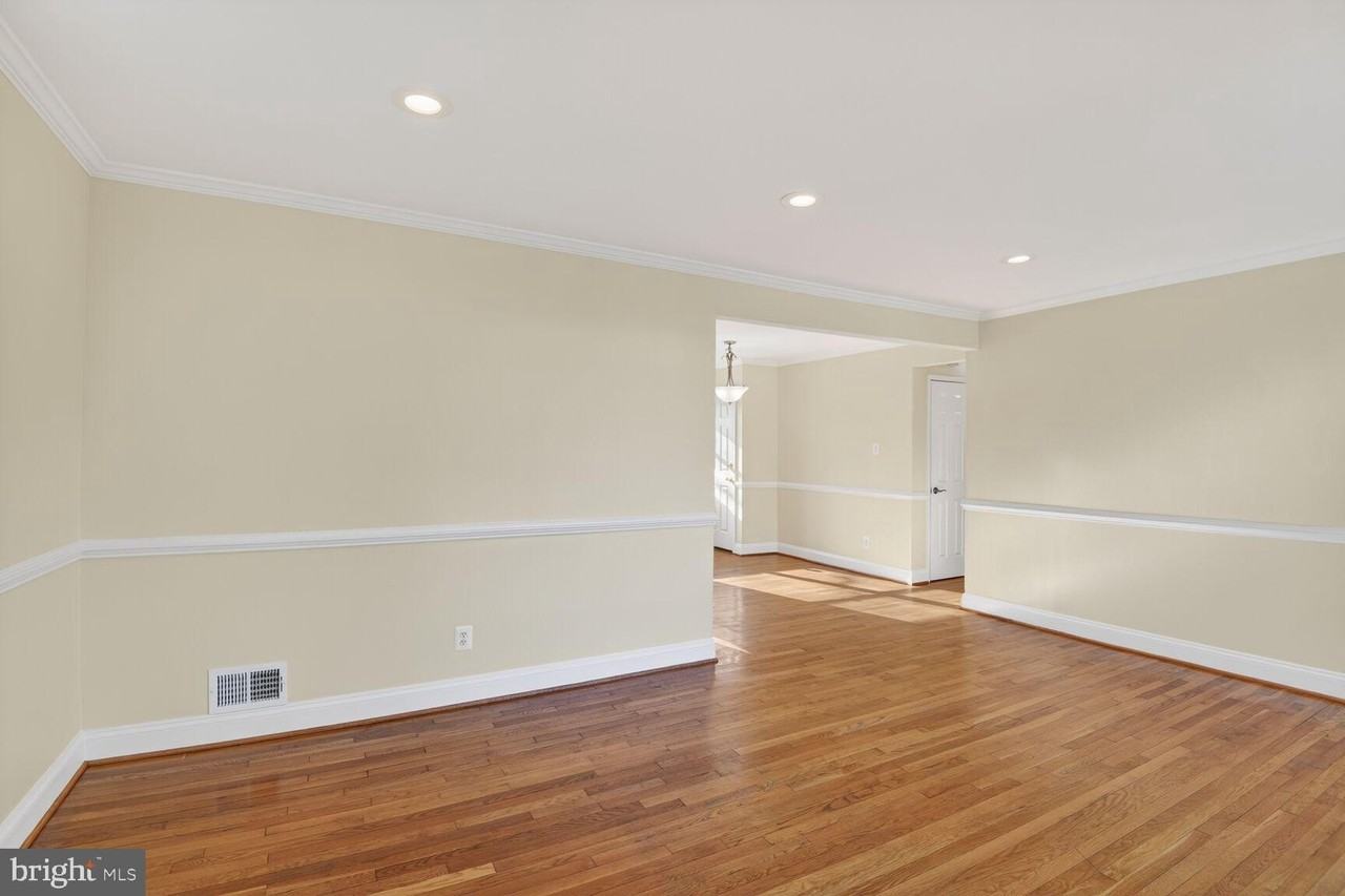 2308 Senator Ave - Photo 2 of 19