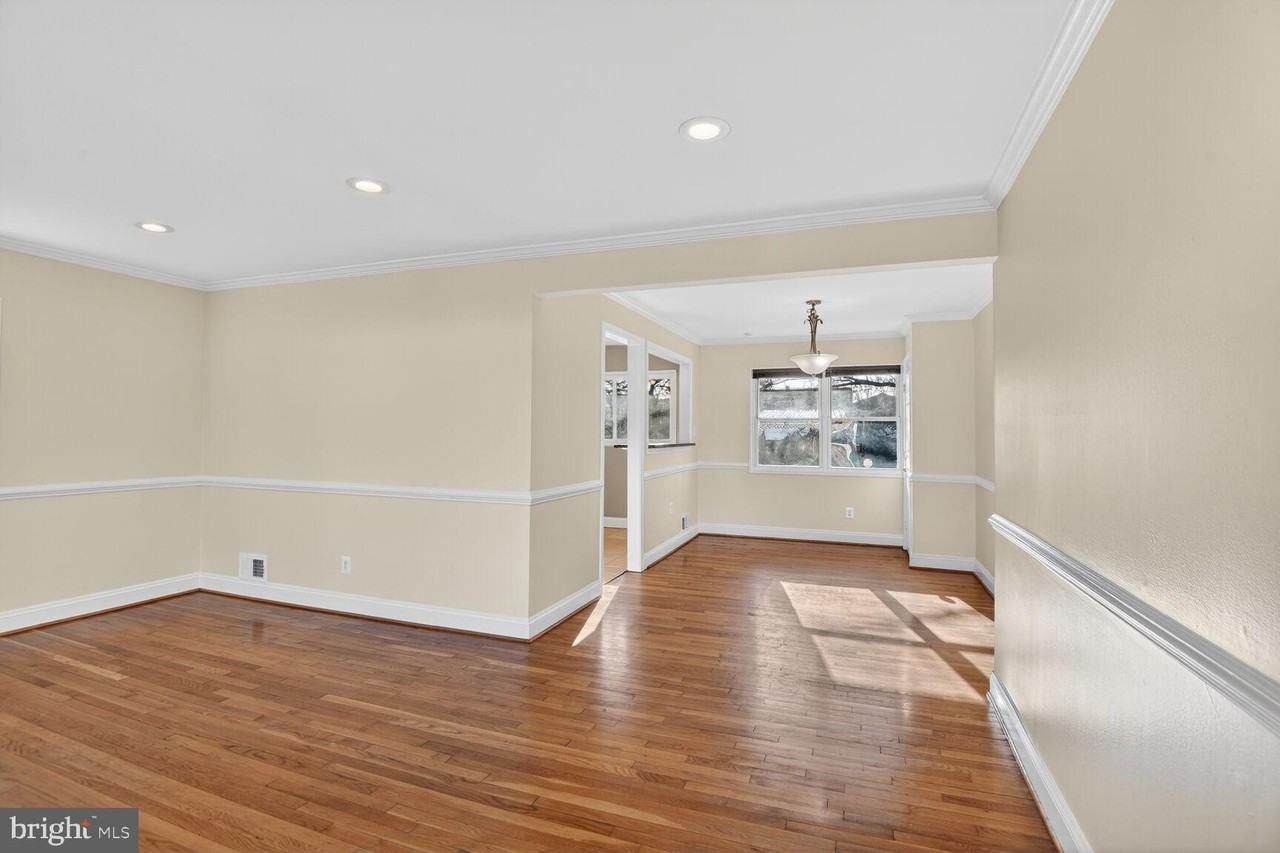 2308 Senator Ave - Photo 4 of 19