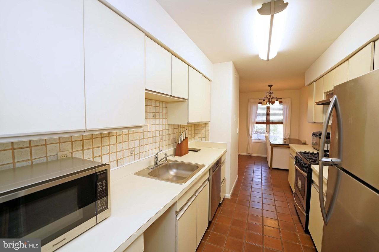 22 Marvin Ct Unit 22 - Photo 3 of 49