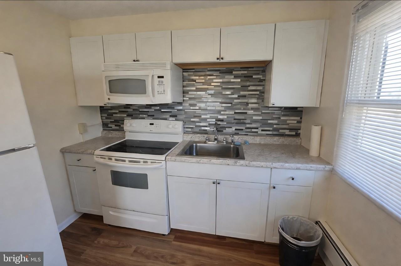 81 Chestnut St - Photo 2 of 11