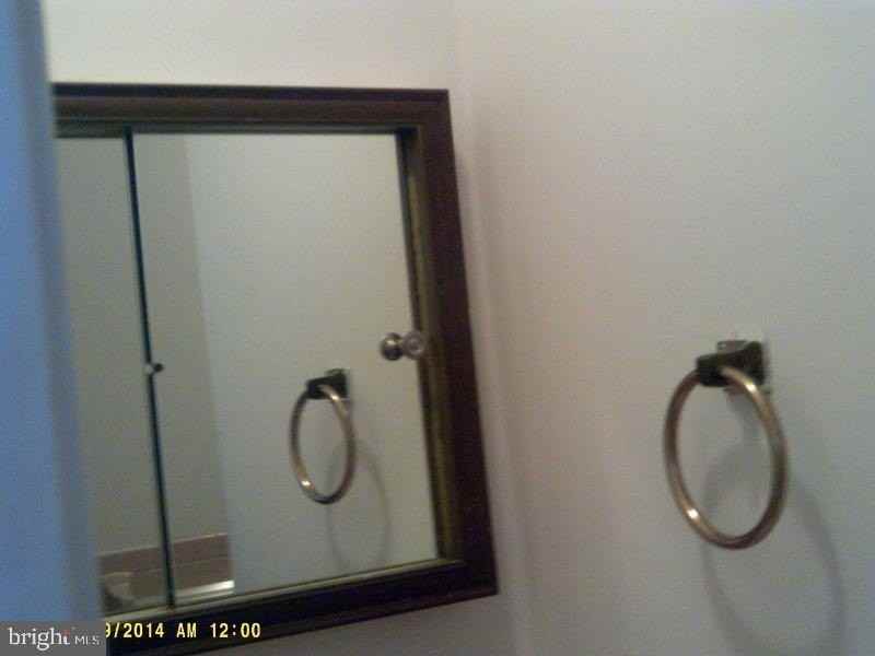 1004 Victoria Ct - Photo 3 of 7