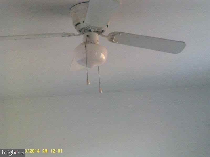 1004 Victoria Ct - Photo 4 of 7