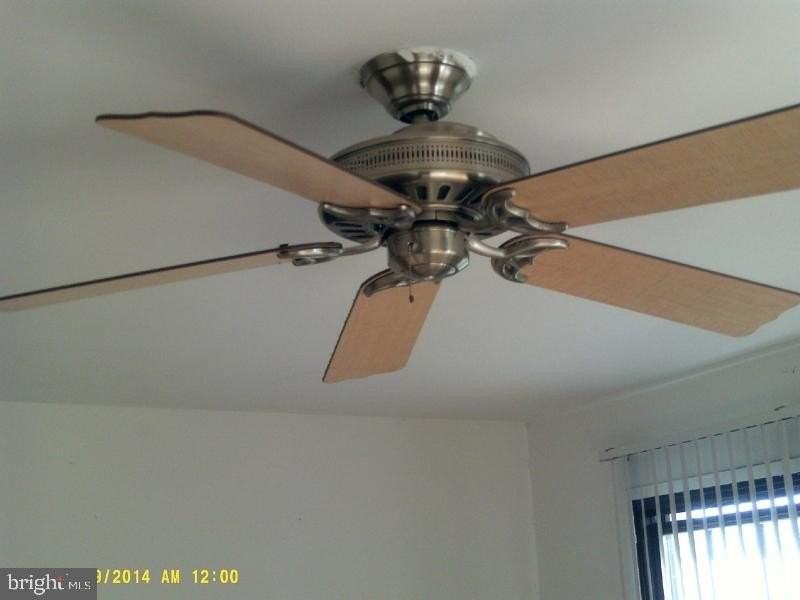 1004 Victoria Ct - Photo 6 of 7