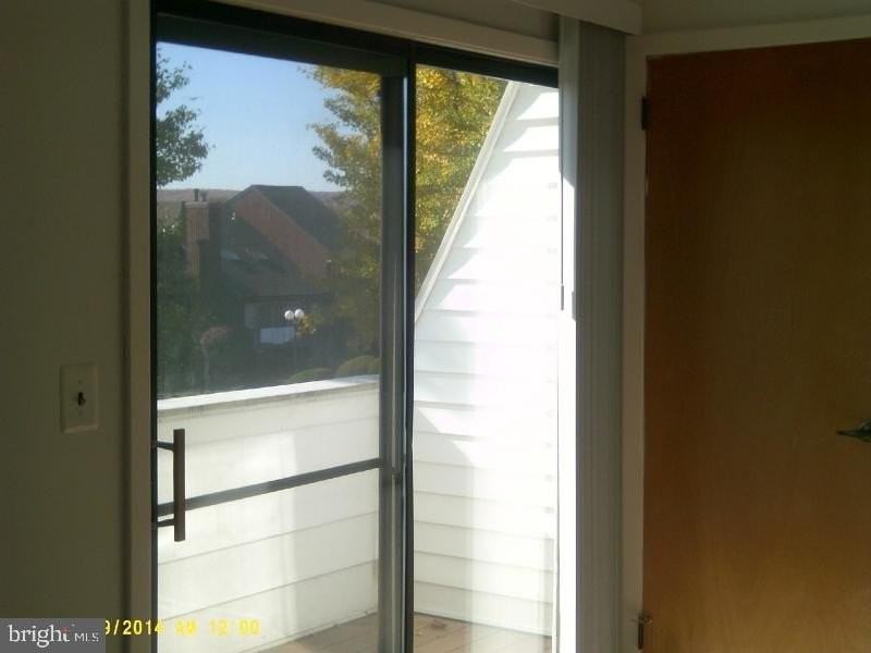 1004 Victoria Ct - Photo 7 of 7