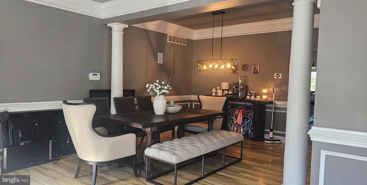 2251 Rosemont Ter - Photo 3 of 25