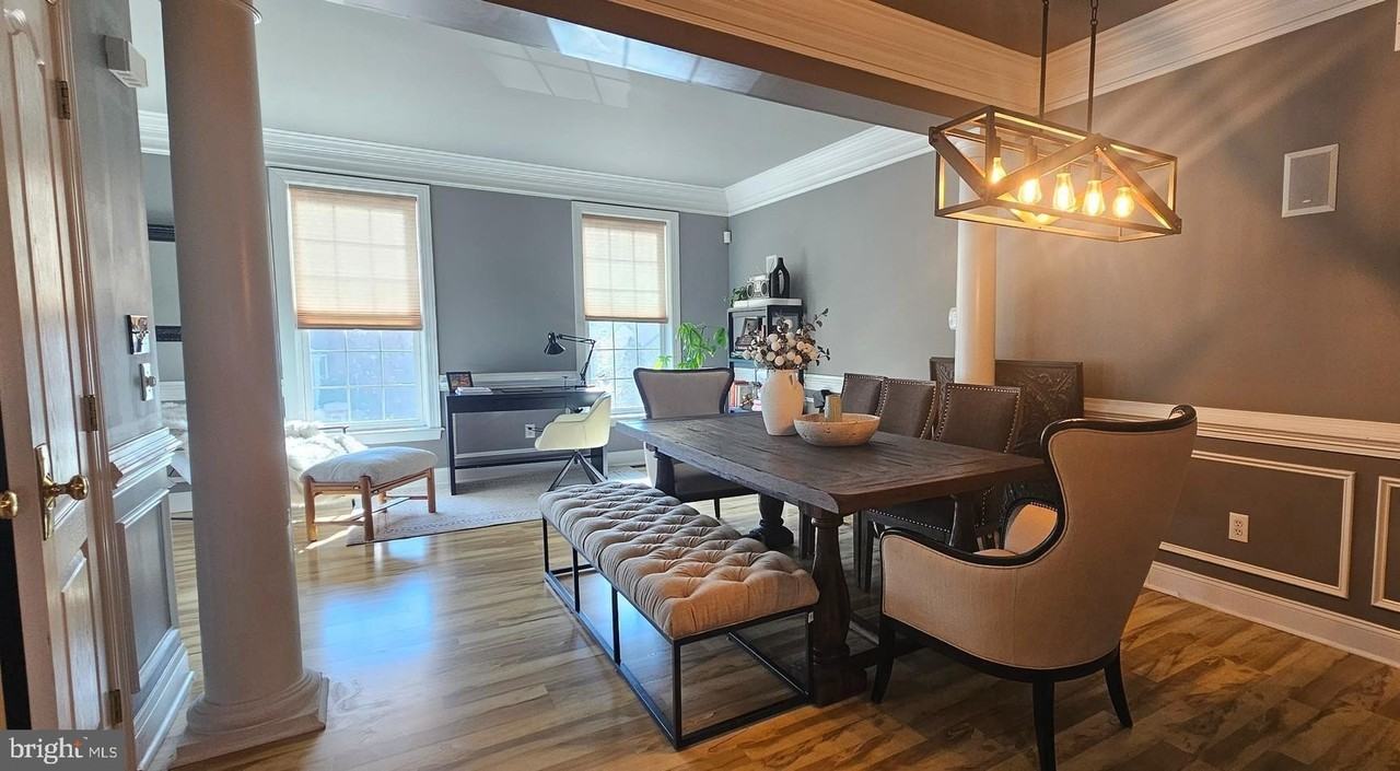 2251 Rosemont Ter - Photo 4 of 25