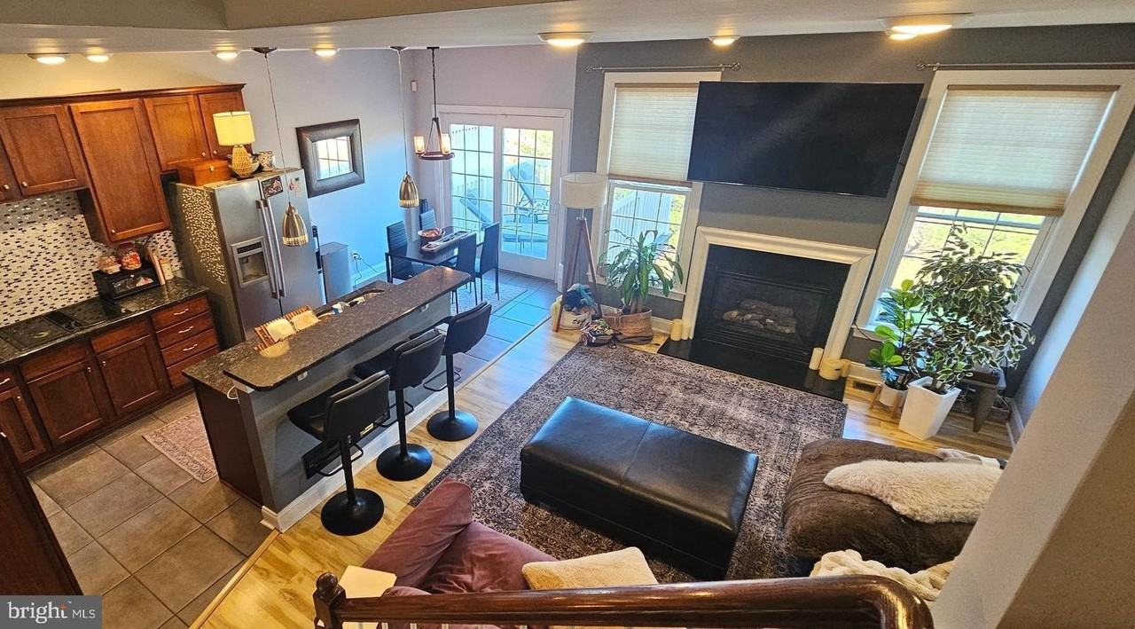 2251 Rosemont Ter - Photo 7 of 25