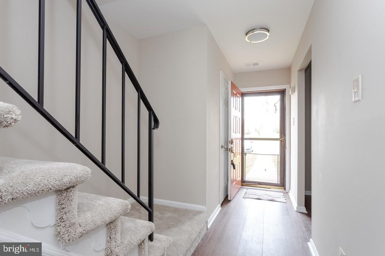 118 Caernarvon Ct - Photo 4 of 36