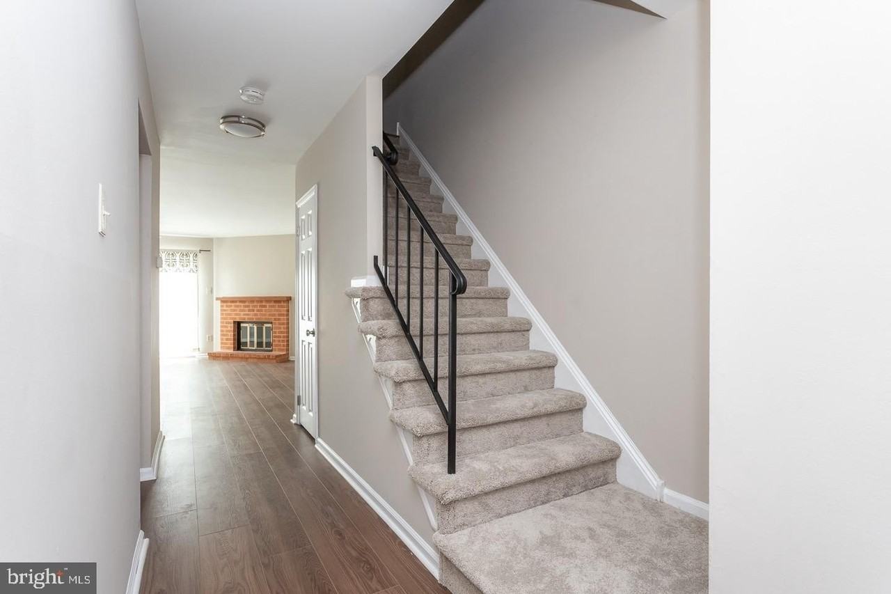 118 Caernarvon Ct - Photo 5 of 36