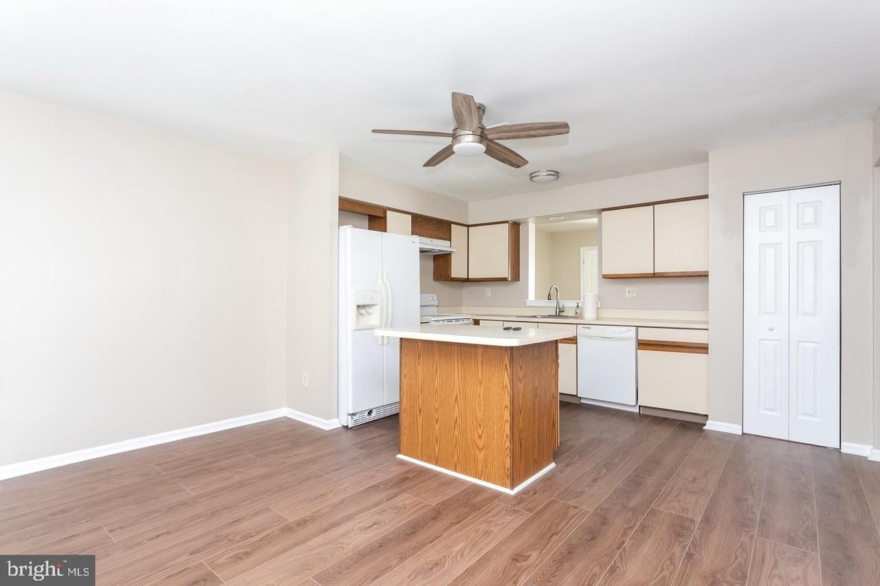 118 Caernarvon Ct - Photo 6 of 36