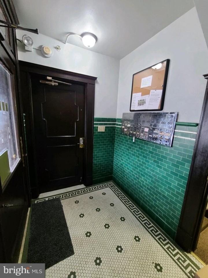 901 N Front St Apt 4r - Photo 7 of 12