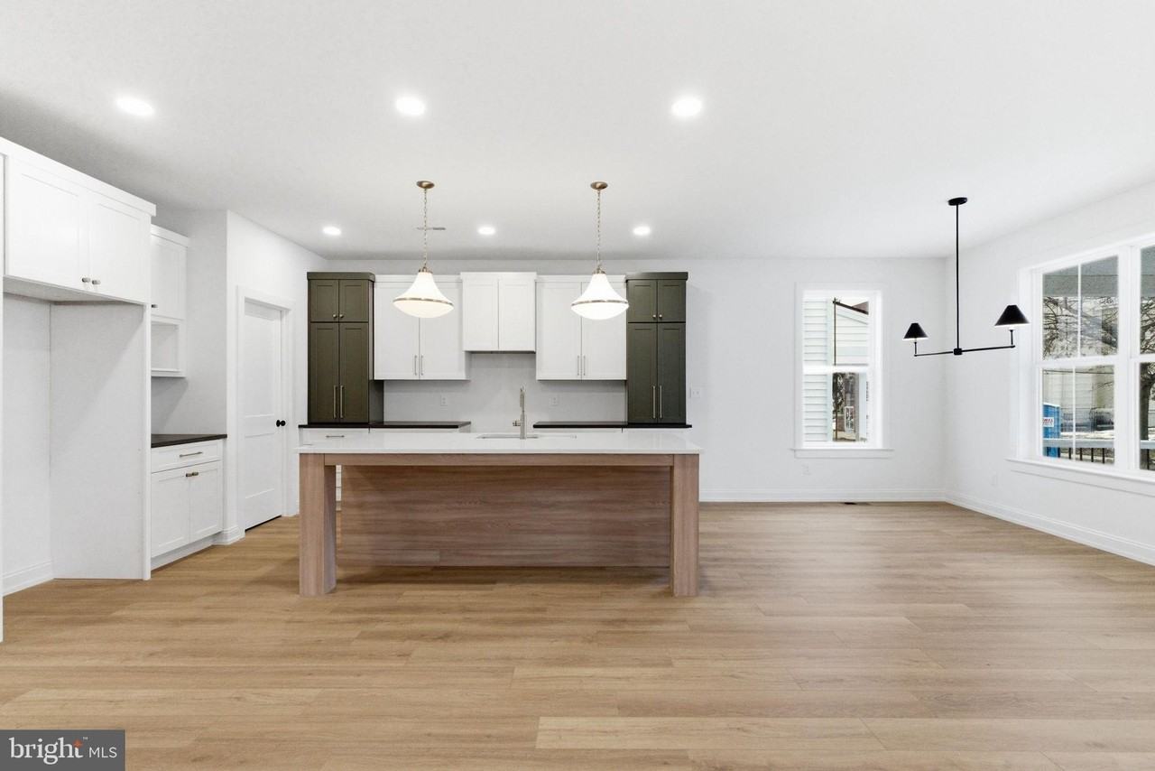 453 E FRANKLIN Street unit: Single - Photo 5 of 50