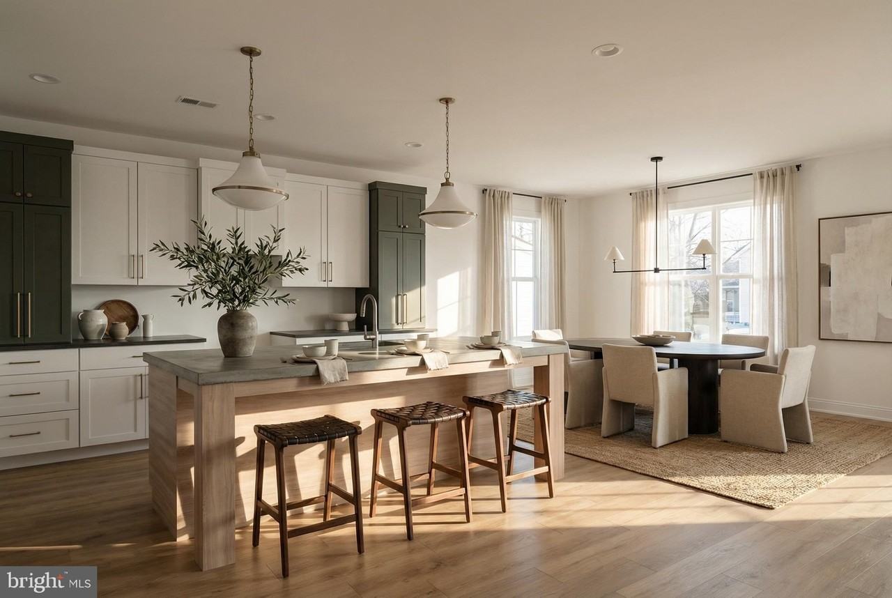 453 E FRANKLIN Street unit: Single - Photo 6 of 50