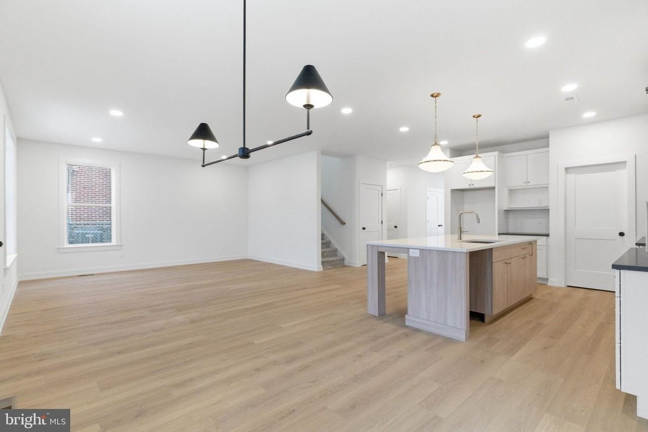 453 E FRANKLIN Street unit: Single - Photo 7 of 50