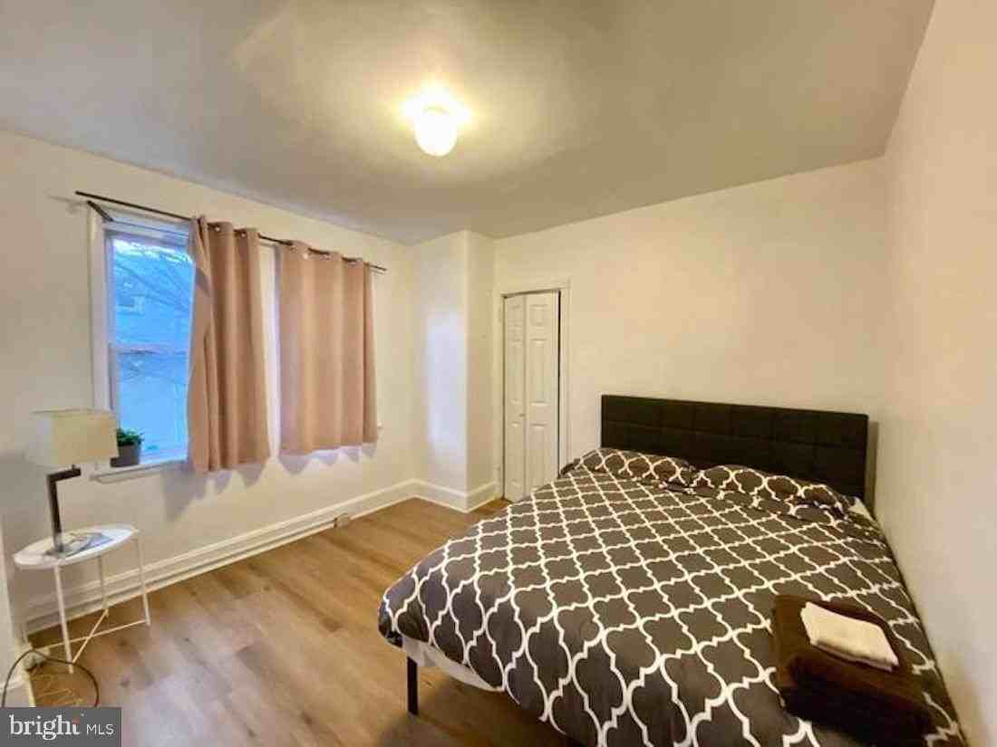 3215 Summer St - Photo 3 of 24