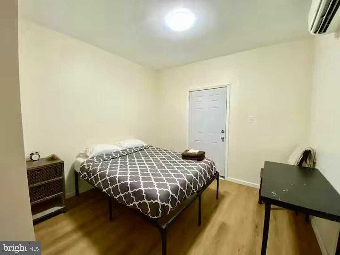 3215 Summer St - Photo 4 of 24