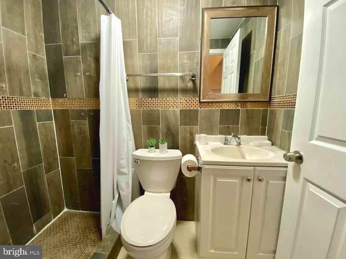 3215 Summer St - Photo 6 of 24