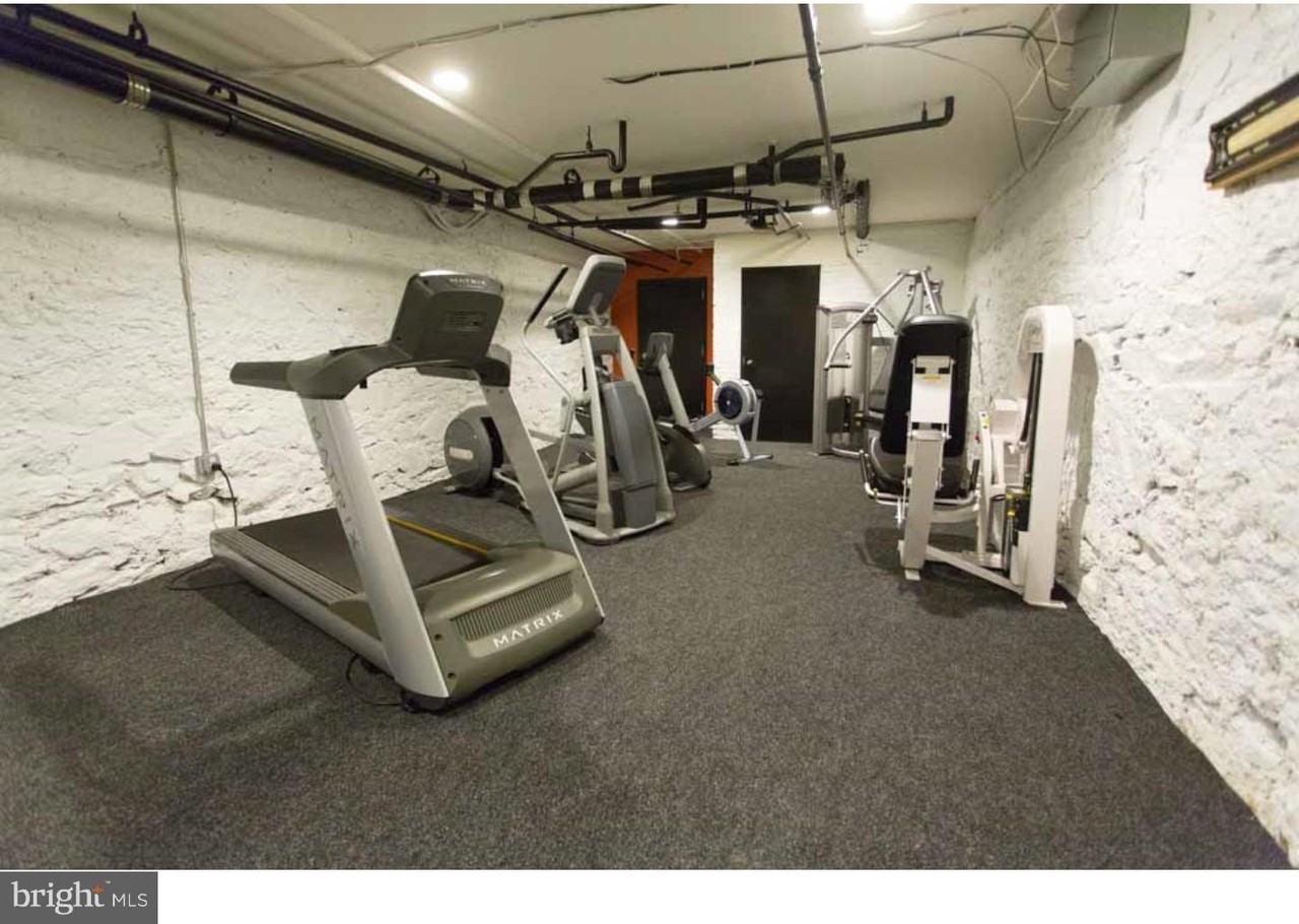 1100 Spruce St Apt 2e - Photo 3 of 18