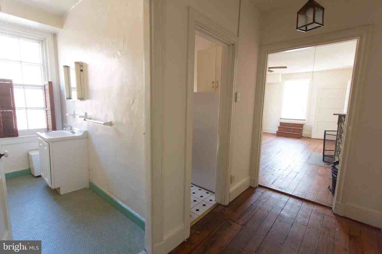 916 Spruce St Apt 3r - Photo 2 of 20