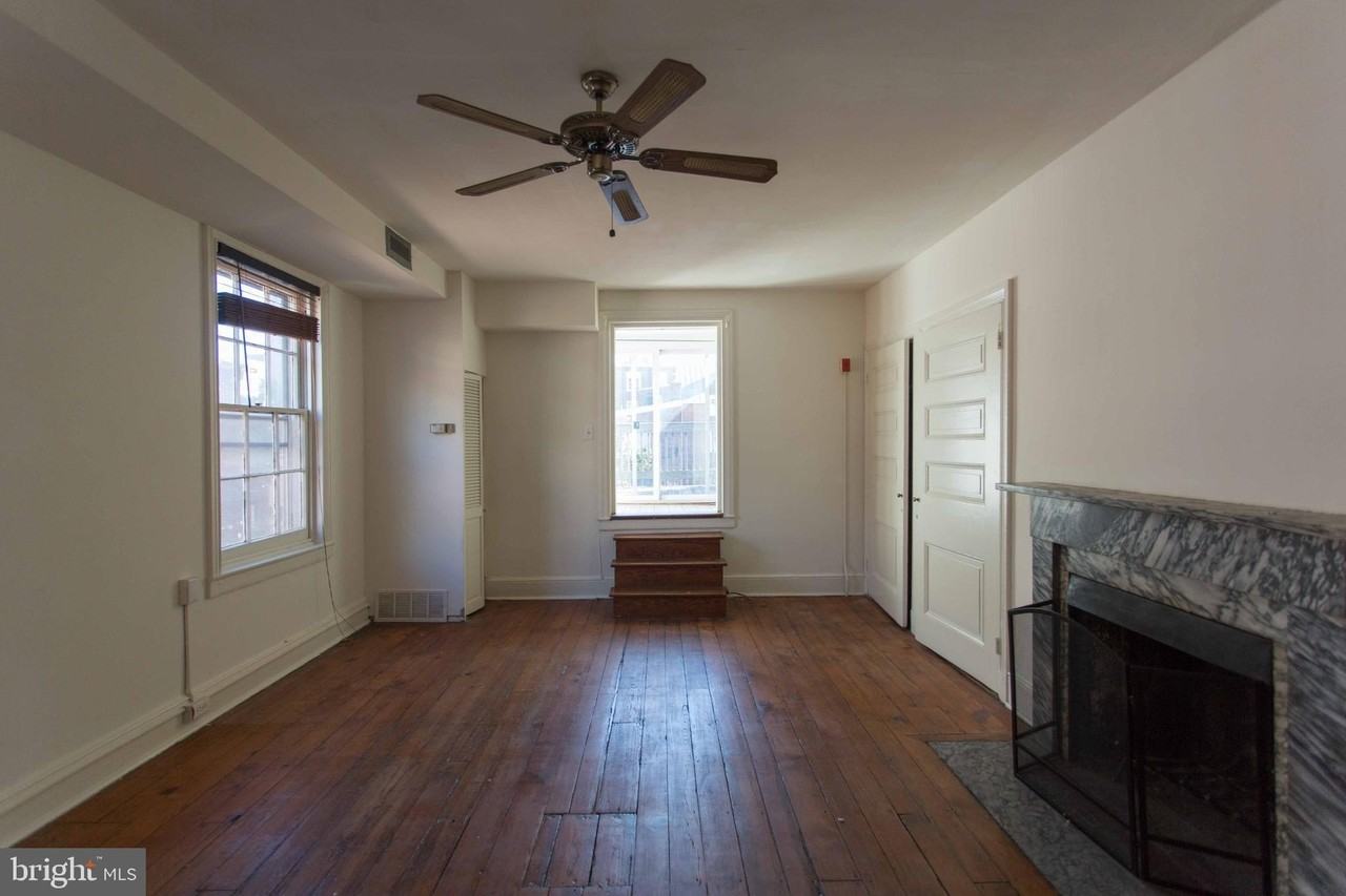 916 Spruce St Apt 3r - Photo 3 of 20