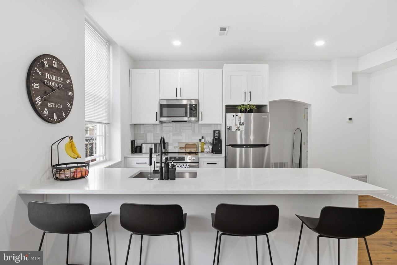 935 E Passyunk Ave Apt 2nd - Photo 2 of 16