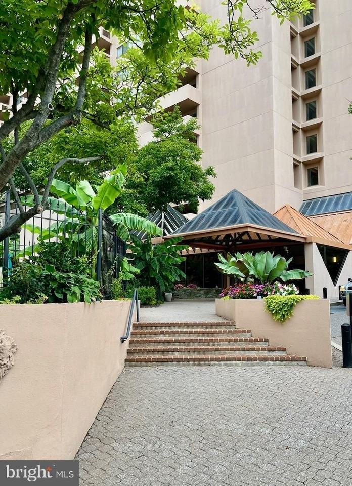 1301 N Courthouse Rd #1711