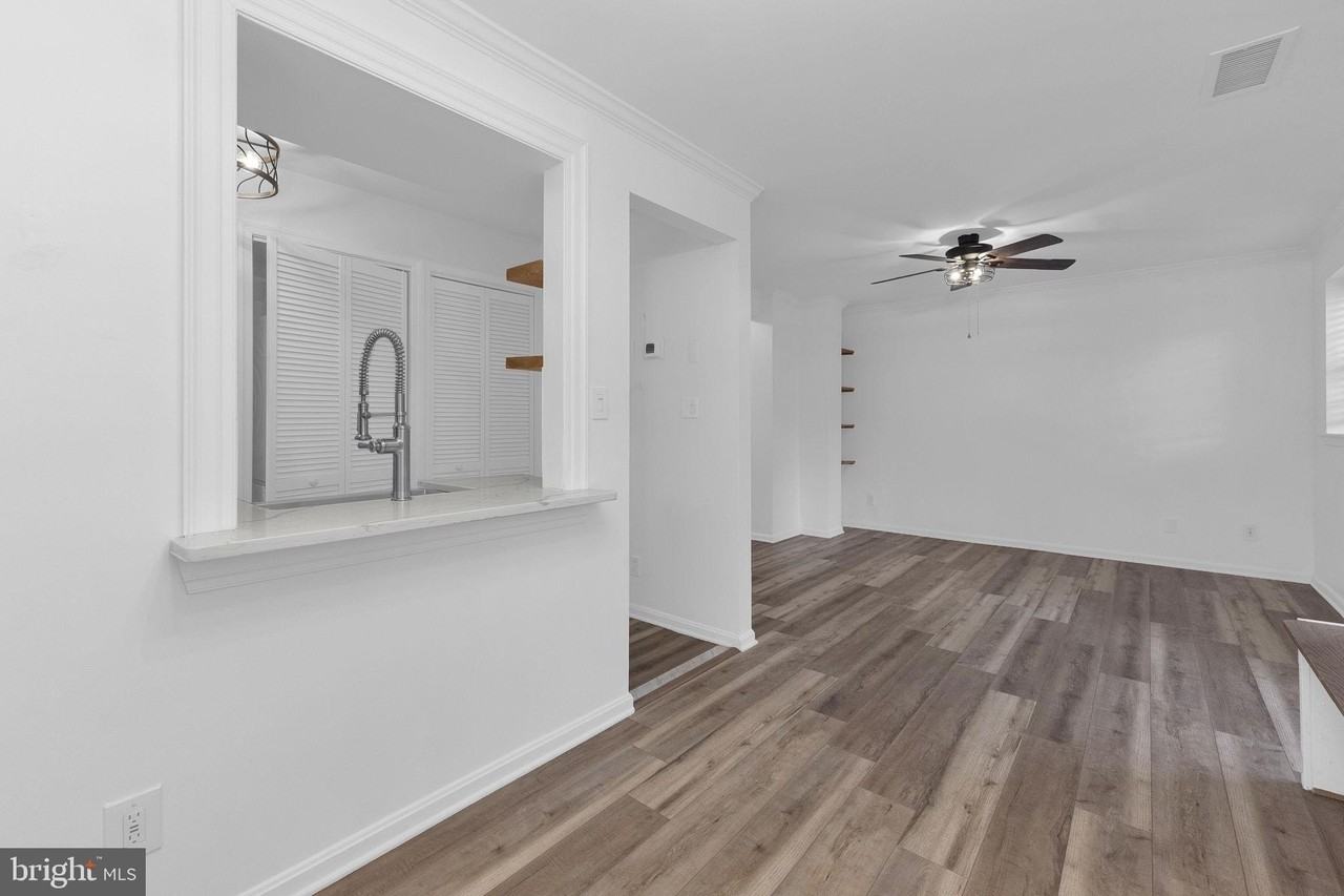 1301 E Abingdon Dr Apt 2 - Photo 3 of 21